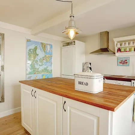 度假居 Gorgeous Home In Hasle With Kitchen Hasle